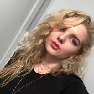 Meet your Posher, Chloe